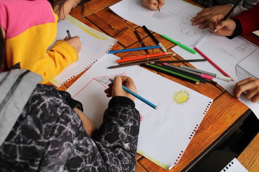 24 Ocak Uluslarası Eğitim Günü Kutlu Olsun! Eğitim gününe özel çocuklarla hayalimizdeki okulu çizdik 
